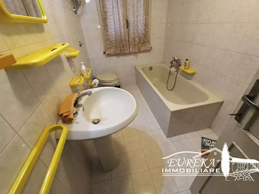 Immagine 14 di Casa indipendente in vendita  in Strada provinciale di Petrignano del Lago a Castiglione Del Lago