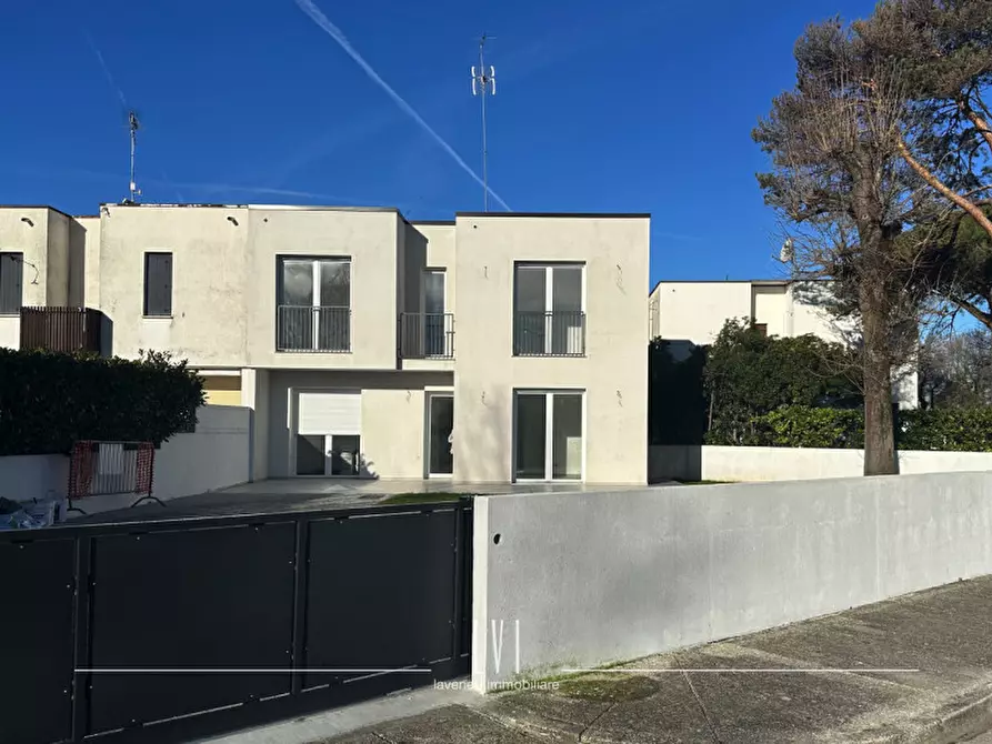 Immagine 2 di Casa bifamiliare in vendita  in Via Bartolomeo Diaz 139 a Caorle