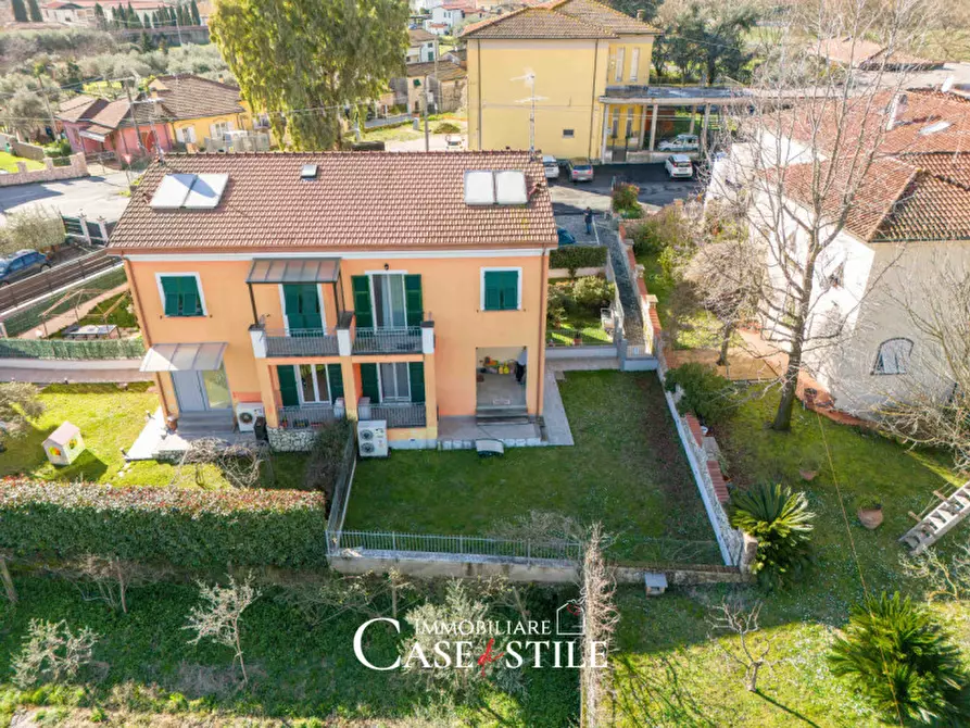 Immagine 1 di Villetta a schiera in vendita  a Castelnuovo Magra