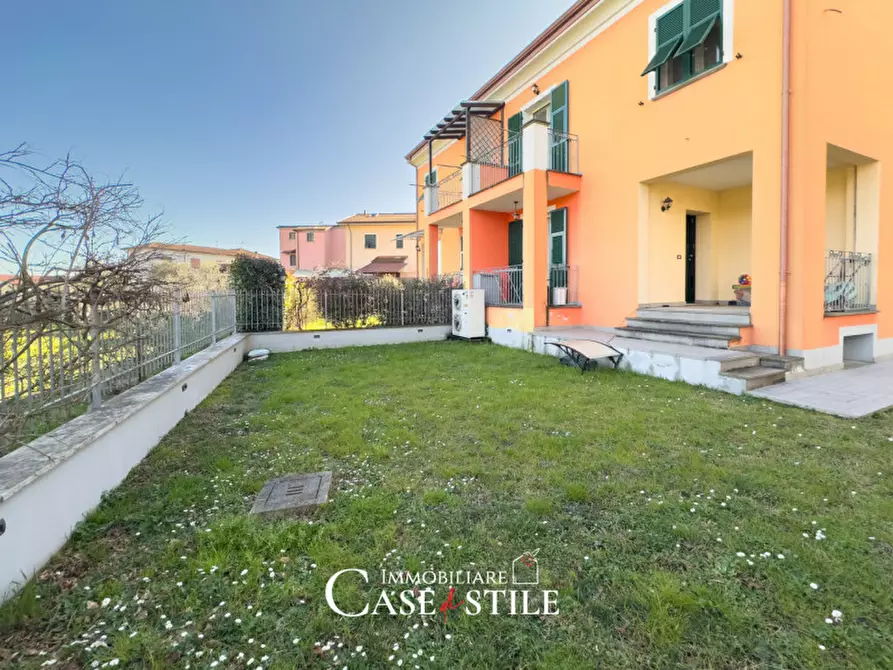 Immagine 2 di Villetta a schiera in vendita  a Castelnuovo Magra