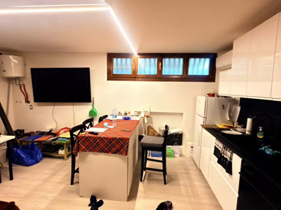 Immagine 1 di Appartamento in vendita  in via rovigo bassanello a Padova