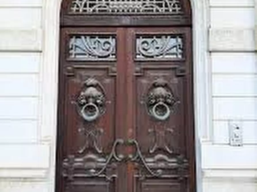 Immagine 1 di Hotel in vendita  in Piazza della Repubblica a Spresiano