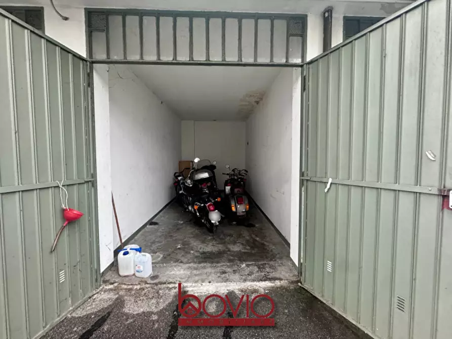 Immagine 1 di Garage in vendita  in STRADA SETTIMO 154 a Torino