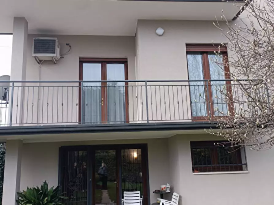 Immagine 1 di Casa bifamiliare in vendita  a Costabissara