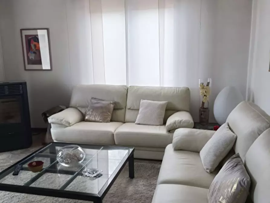 Immagine 5 di Casa bifamiliare in vendita  a Costabissara