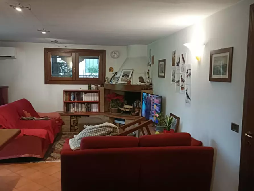 Immagine 9 di Casa bifamiliare in vendita  a Costabissara