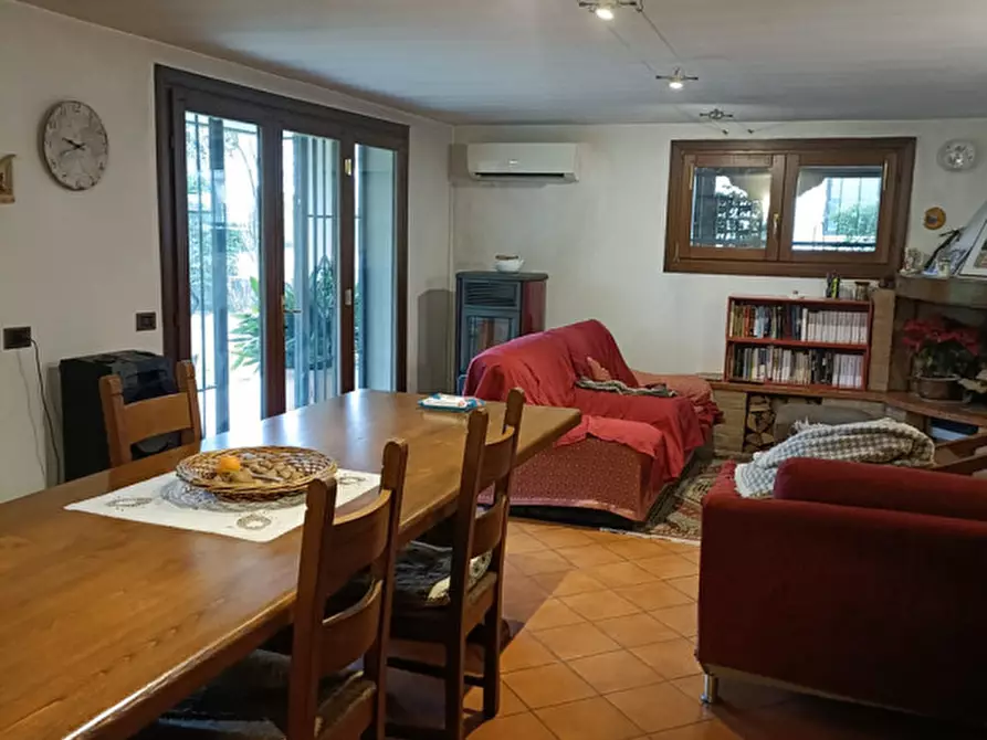 Immagine 10 di Casa bifamiliare in vendita  a Costabissara