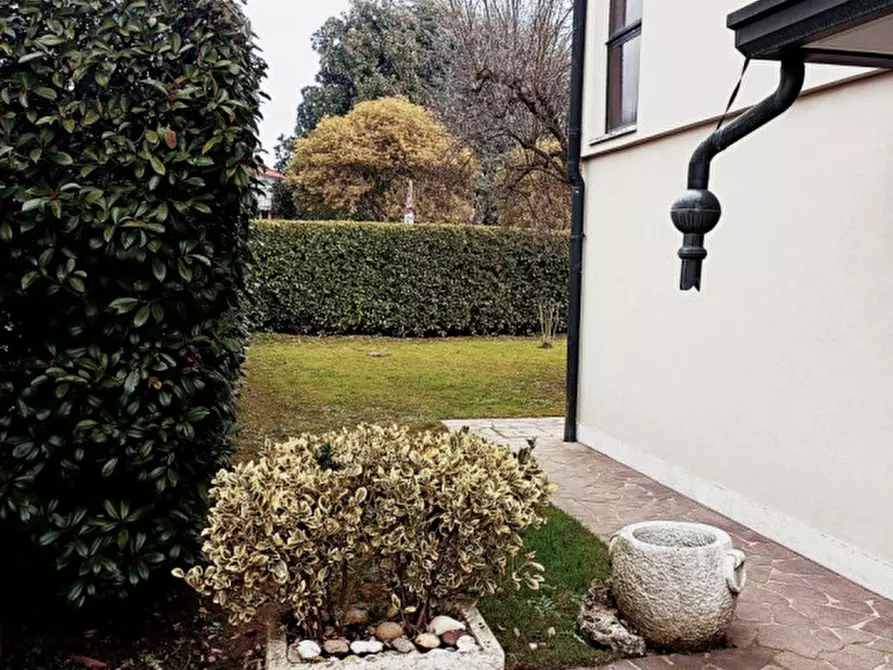 Immagine 17 di Casa bifamiliare in vendita  a Costabissara