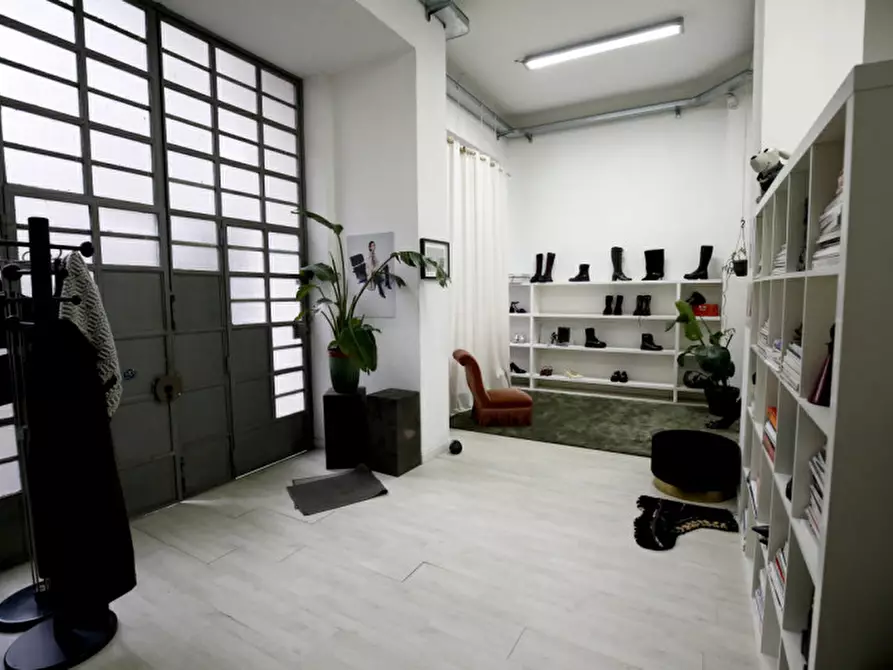 Immagine 2 di Magazzino in vendita  in Via Gian Battista Tiepolo a Torino