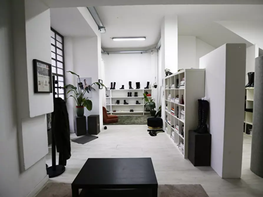 Immagine 3 di Magazzino in vendita  in Via Gian Battista Tiepolo a Torino