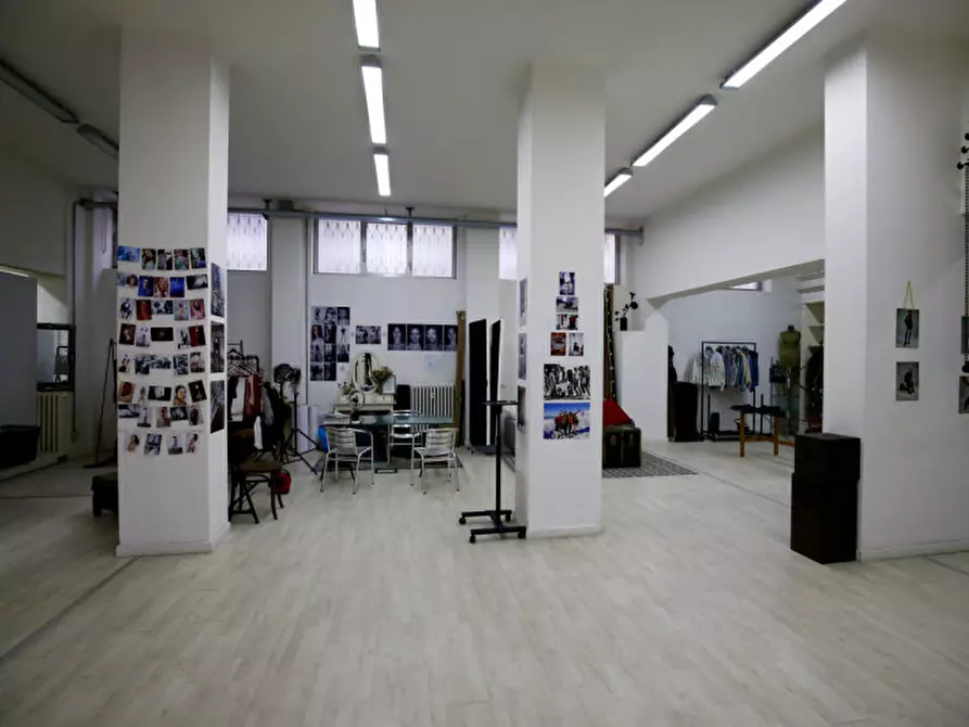 Immagine 20 di Magazzino in vendita  in Via Gian Battista Tiepolo a Torino