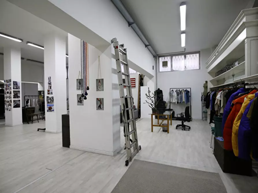 Immagine 21 di Magazzino in vendita  in Via Gian Battista Tiepolo a Torino