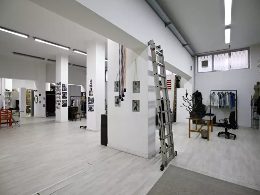 Immagine 22 di Magazzino in vendita  in Via Gian Battista Tiepolo a Torino