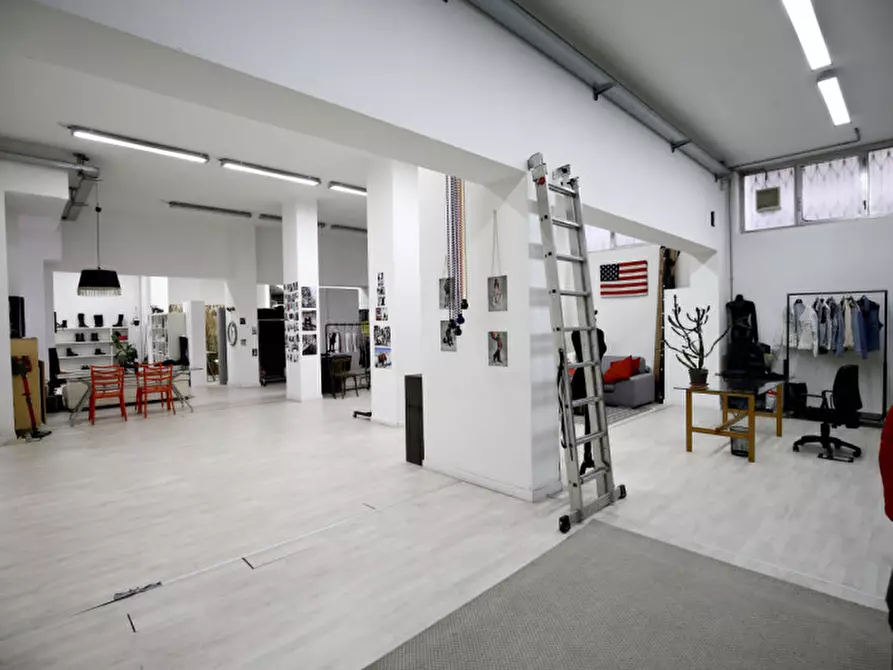 Immagine 23 di Magazzino in vendita  in Via Gian Battista Tiepolo a Torino