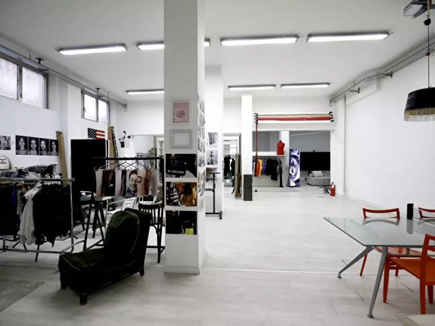 Immagine 27 di Magazzino in vendita  in Via Gian Battista Tiepolo a Torino