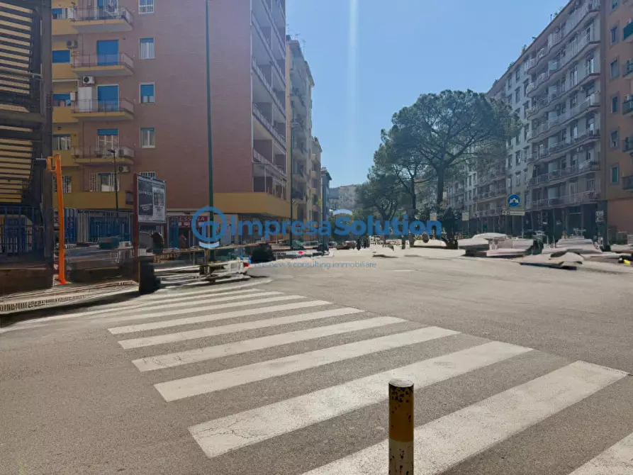 Immagine 2 di Negozio in affitto  in Via Maurizio De Vito Piscicelli a Napoli
