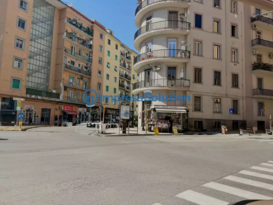 Immagine 3 di Negozio in affitto  in Via Maurizio De Vito Piscicelli a Napoli