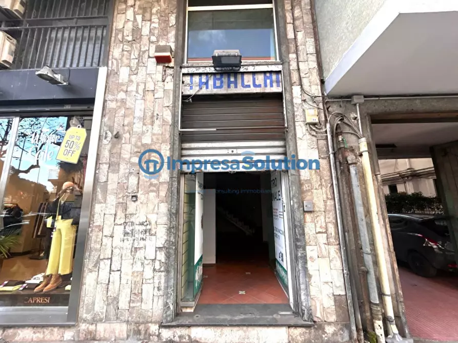 Immagine 6 di Negozio in affitto  in Via Maurizio De Vito Piscicelli a Napoli