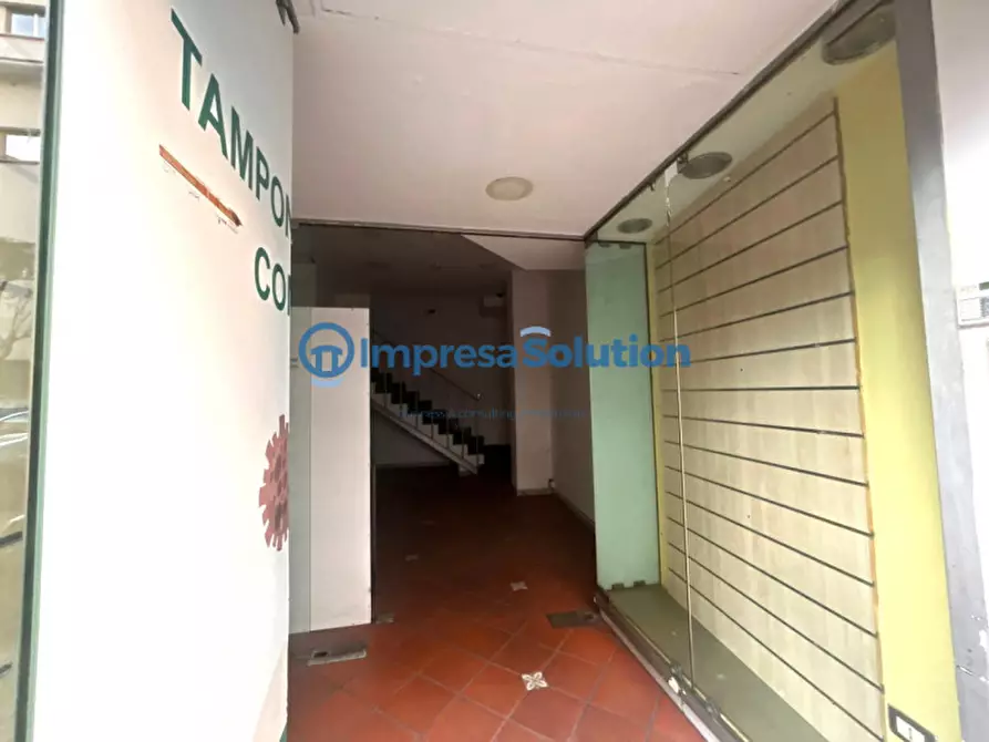 Immagine 9 di Negozio in affitto  in Via Maurizio De Vito Piscicelli a Napoli