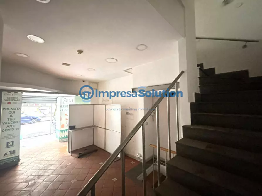 Immagine 10 di Negozio in affitto  in Via Maurizio De Vito Piscicelli a Napoli