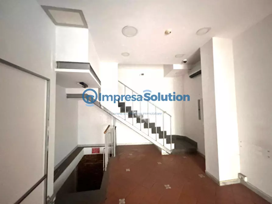 Immagine 11 di Negozio in affitto  in Via Maurizio De Vito Piscicelli a Napoli