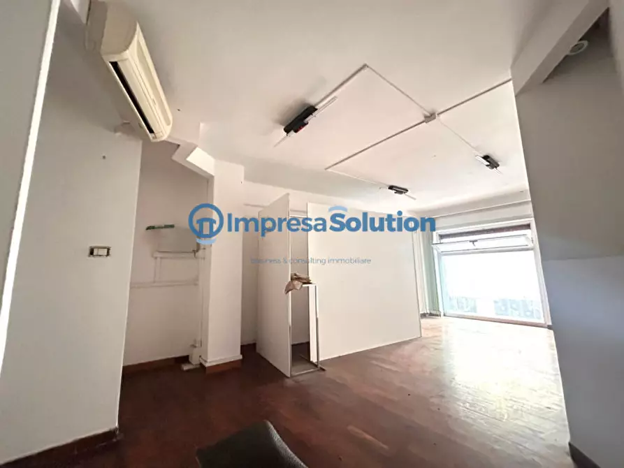 Immagine 14 di Negozio in affitto  in Via Maurizio De Vito Piscicelli a Napoli