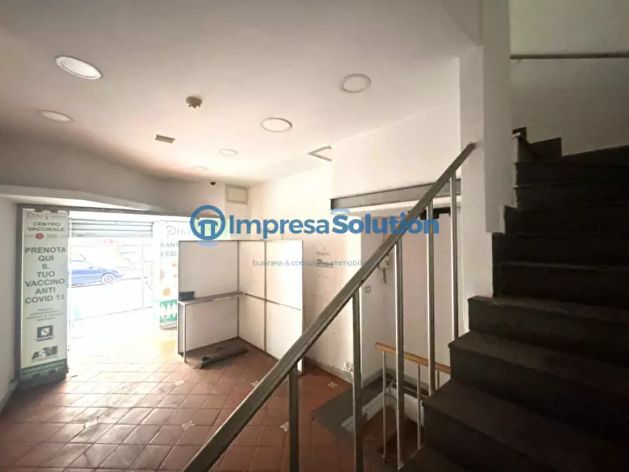 Immagine 15 di Negozio in affitto  in Via Maurizio De Vito Piscicelli a Napoli