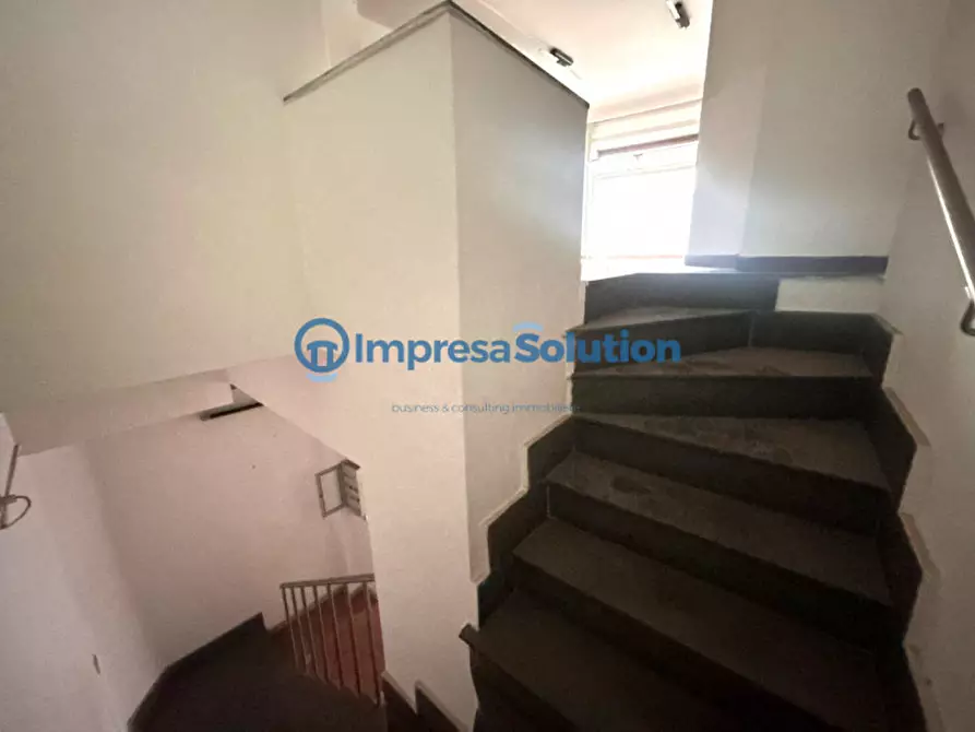 Immagine 18 di Negozio in affitto  in Via Maurizio De Vito Piscicelli a Napoli