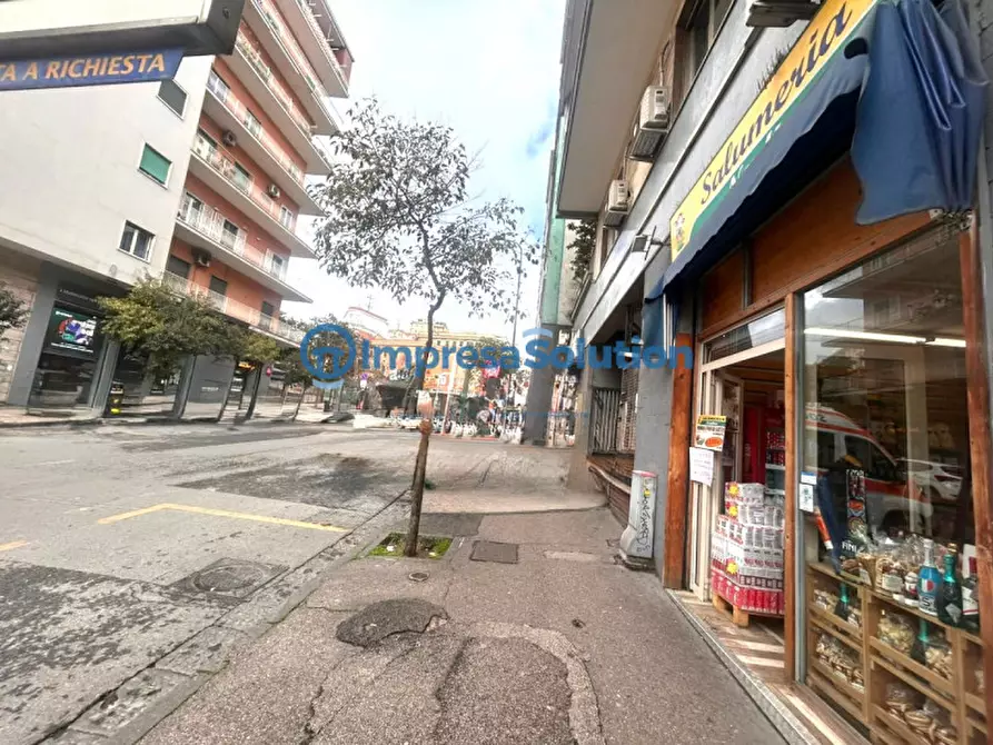 Immagine 1 di Negozio in affitto  in Via Ugo Niutta a Napoli