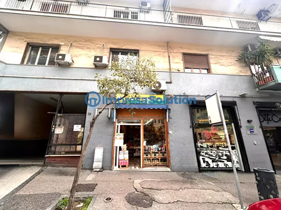 Immagine 2 di Negozio in affitto  in Via Ugo Niutta a Napoli
