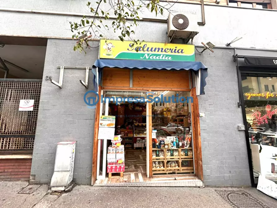 Immagine 3 di Negozio in affitto  in Via Ugo Niutta a Napoli