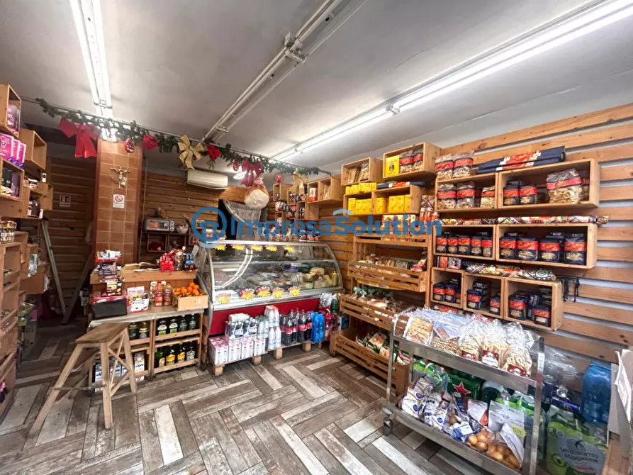 Immagine 6 di Negozio in affitto  in Via Ugo Niutta a Napoli