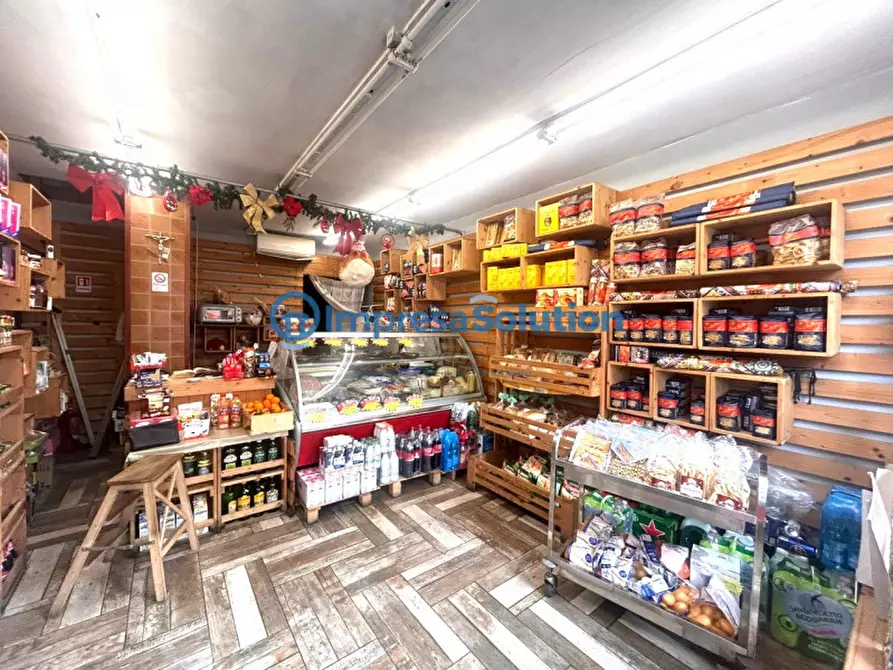 Immagine 9 di Negozio in affitto  in Via Ugo Niutta a Napoli