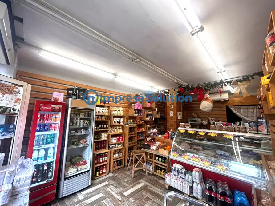 Immagine 10 di Negozio in affitto  in Via Ugo Niutta a Napoli