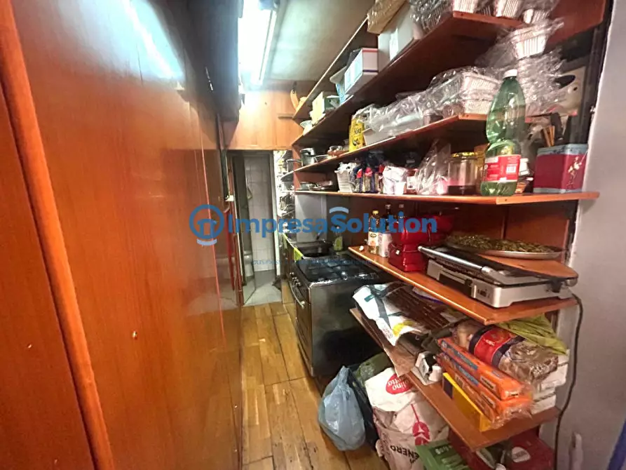 Immagine 13 di Negozio in affitto  in Via Ugo Niutta a Napoli