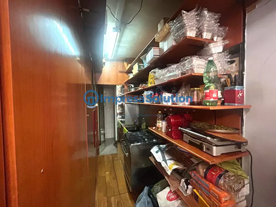 Immagine 14 di Negozio in affitto  in Via Ugo Niutta a Napoli