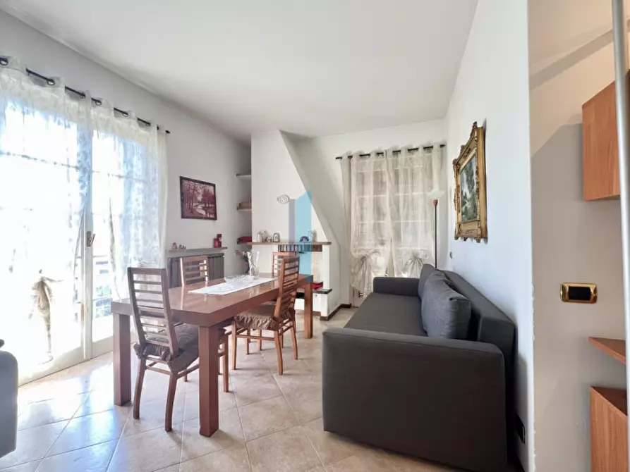 Immagine 9 di Appartamento in vendita  in Via Sandro Pertini a Bosisio Parini