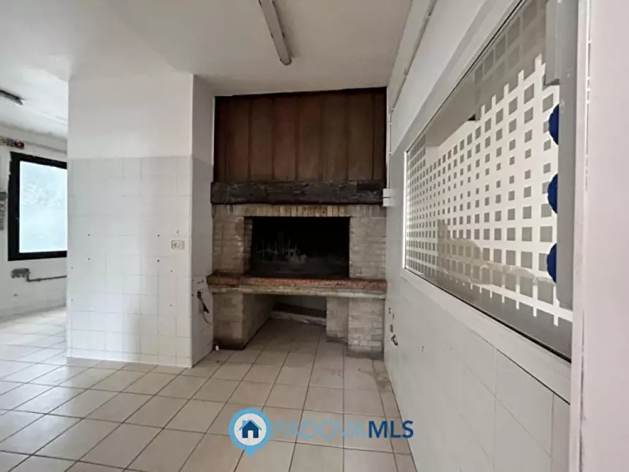 Immagine 6 di Attività commerciale in vendita  a Padova