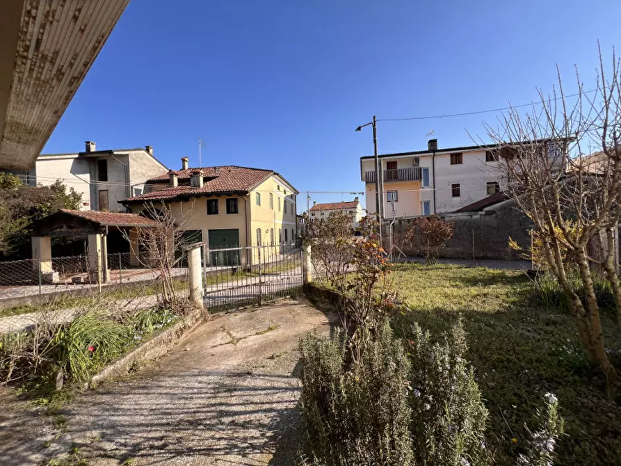 Immagine 14 di Appartamento in vendita  in piazza vittorio veneto 15 a Costabissara