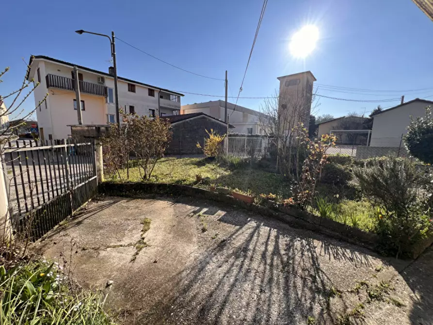 Immagine 15 di Appartamento in vendita  in piazza vittorio veneto 15 a Costabissara