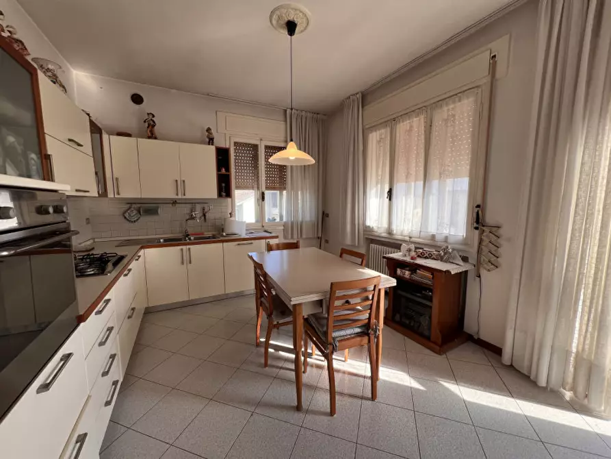 Immagine 1 di Casa bifamiliare in vendita  in piazza vittorio veneto a Costabissara