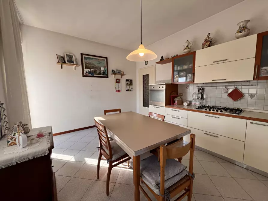 Immagine 11 di Casa bifamiliare in vendita  in piazza vittorio veneto a Costabissara