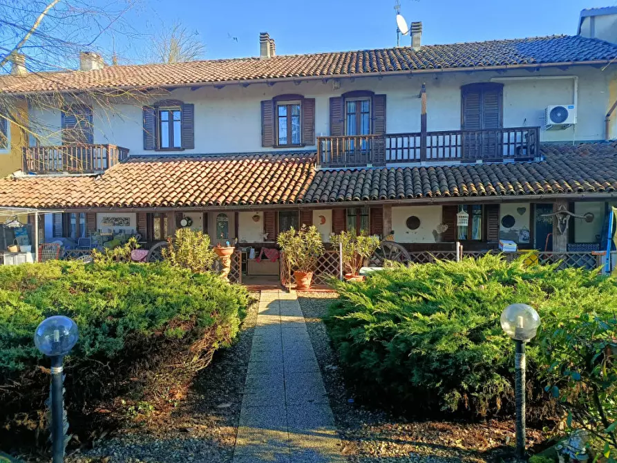 Immagine 1 di Casa indipendente in vendita  in Via Deambrogio 11 a Motta De' Conti