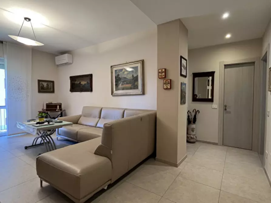 Immagine 2 di Appartamento in vendita  in Via Lodovico il Moro 165 a Milano