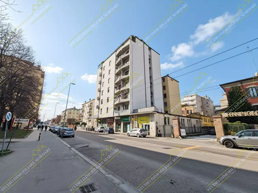 Immagine 1 di Ufficio in affitto  in via valdrighi 2 a Modena