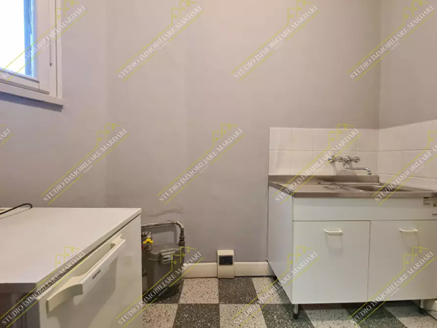 Immagine 9 di Ufficio in affitto  in via valdrighi 2 a Modena