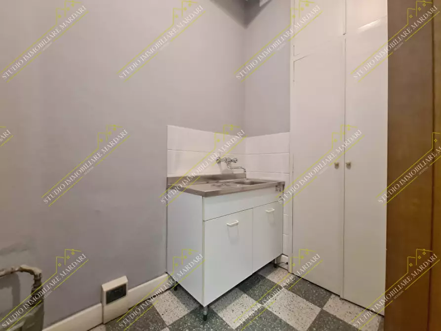 Immagine 10 di Ufficio in affitto  in via valdrighi 2 a Modena