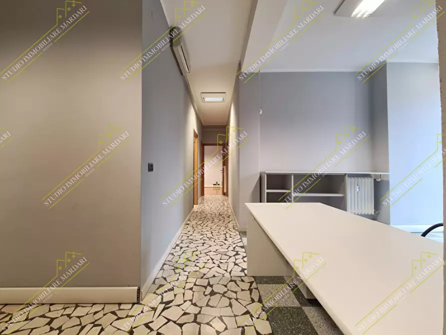 Immagine 12 di Ufficio in affitto  in via valdrighi 2 a Modena