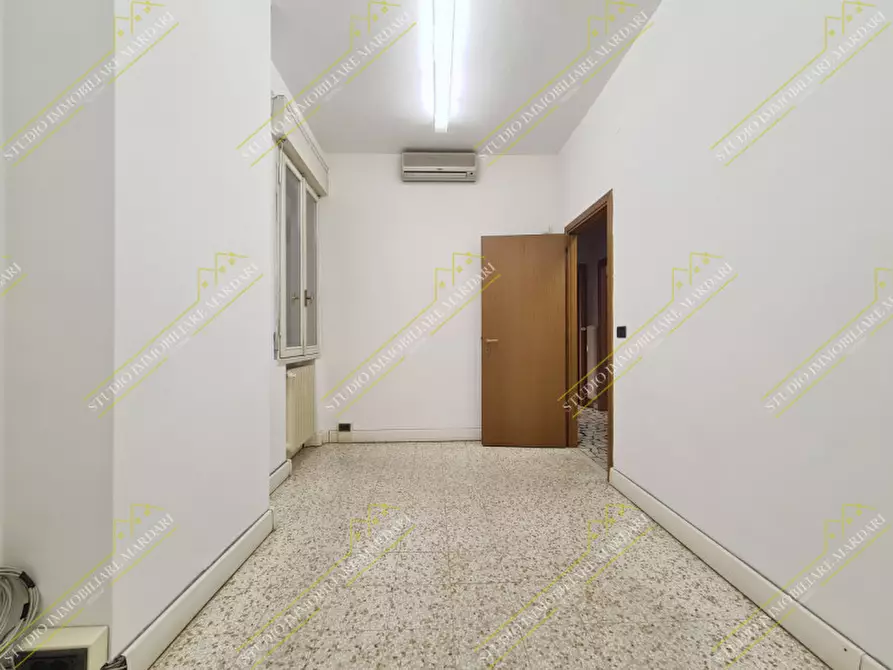 Immagine 15 di Ufficio in affitto  in via valdrighi 2 a Modena