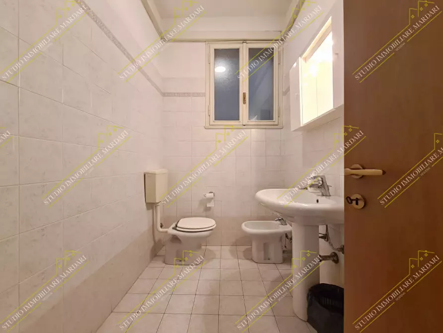 Immagine 17 di Ufficio in affitto  in via valdrighi 2 a Modena